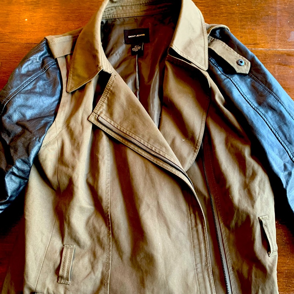 DKNY trench coat with removable arms